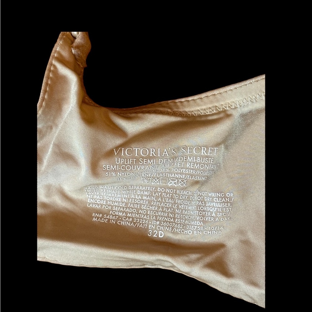Victoria's Secret Uplift Light Push-Up Bra, 32D - Picture 3 of 3